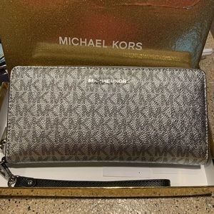 Michael Kors continental wallet metallic silver